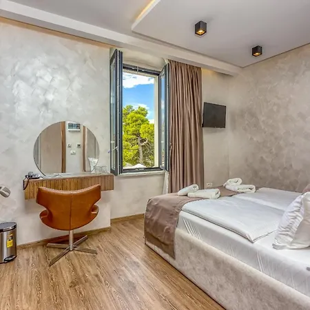 San Valentino Palace 公寓式酒店 4*