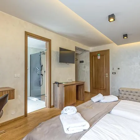 San Valentino Palace 4* أوماغ