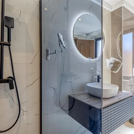 San Valentino Palace شقة فندقية أوماغ