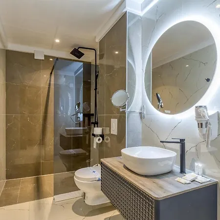 San Valentino Palace 4* أوماغ